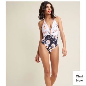 One piece swimming suit